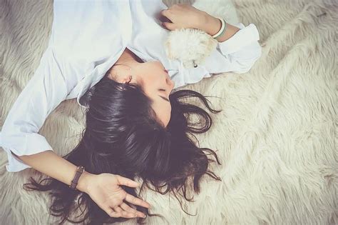 What to Do When Frequently Dreaming About Resting Environment as a Committed Woman