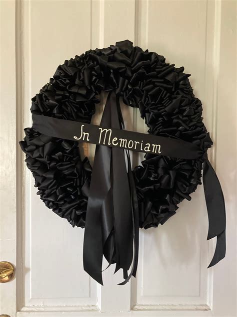 Whispers of Mourning: Exploring the Emotional Impact of Funeral Wreaths