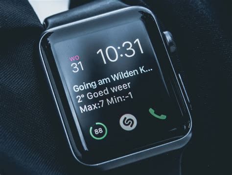 Why is the Apple Watch unable to indicate incoming calls?